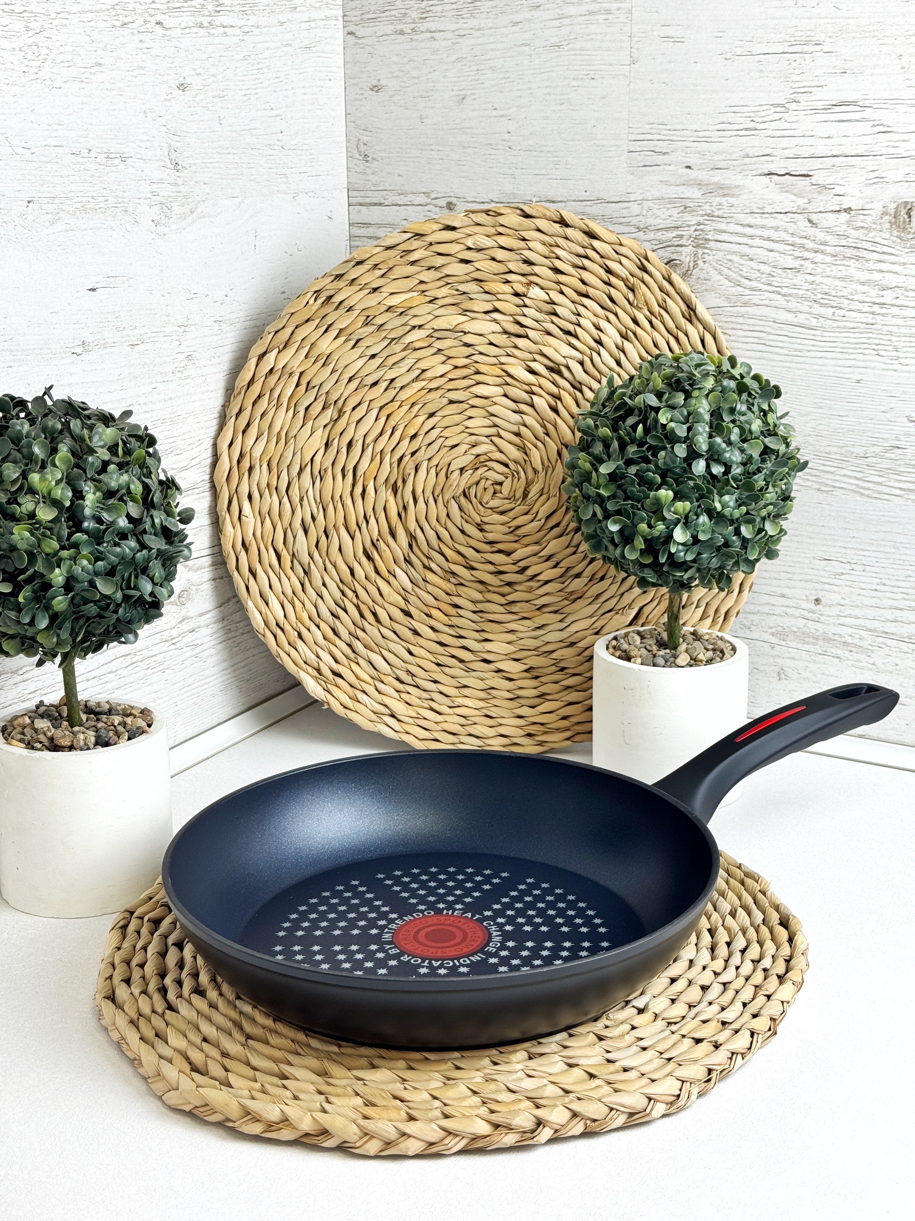 Замовити Сковорода 26 см Intrendo Black Space IN0026BS в інтернет магазині luminarc.in.ua за вигідною ціною дешево, оптом і роздріб.