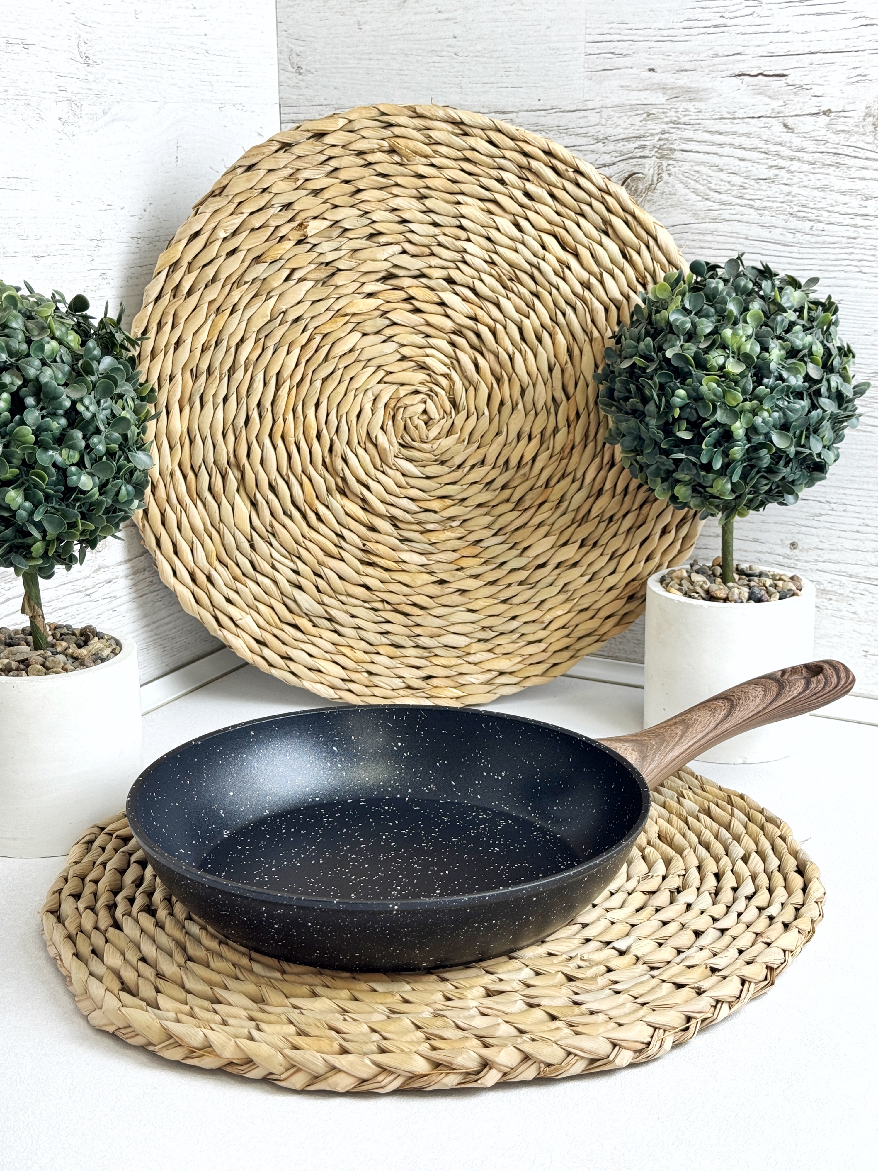 Замовити Сковорода 26 см Intrendo Forest Line N0026FL в інтернет магазині luminarc.in.ua за вигідною ціною дешево, оптом і роздріб.